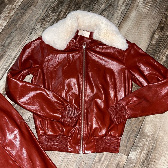 Capulet Set - Picture 2 of 3